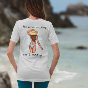 Camiseta La playa está llamando y debo ir a una mujer en bi