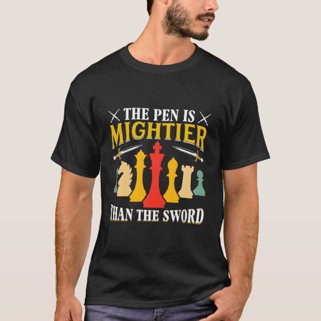 Camiseta La Pluma Es Más Migaz Que La Espada (Anverso)