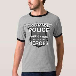 Camiseta La policía hecha dios así que los bomberos
