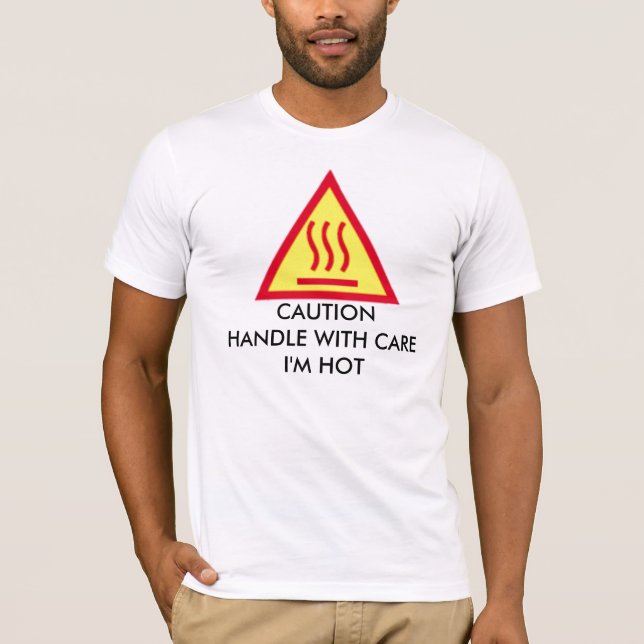 Camiseta La PRECAUCIÓN DIRIGE CON CUIDADO que soy CALIENTE (Anverso)