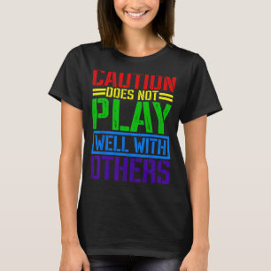 Camiseta La Precaución No Juega Bien Con Los Demás _ _—