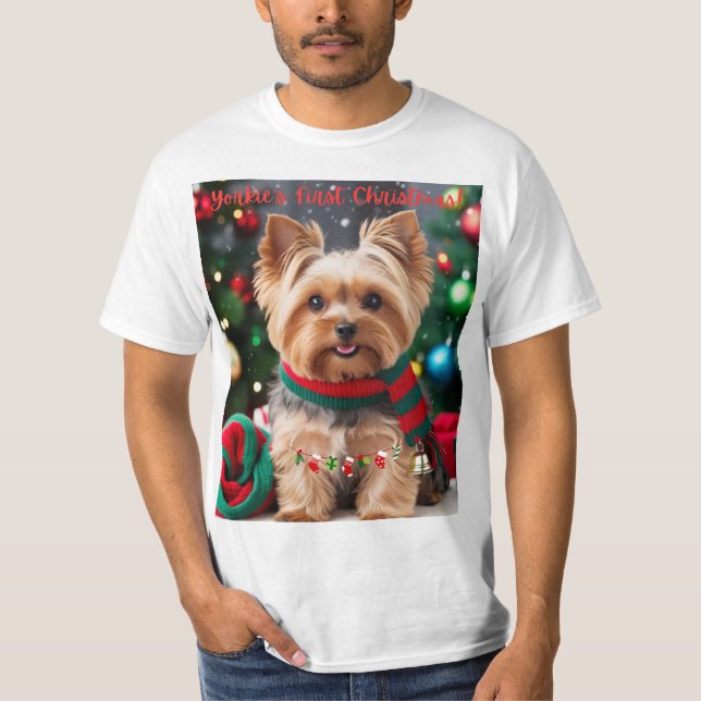 Camiseta ¡La primera Navidad de Yorkie! (Anverso)