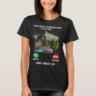 Camiseta La Próxima Aventura Es Llamar Montaña Caminante