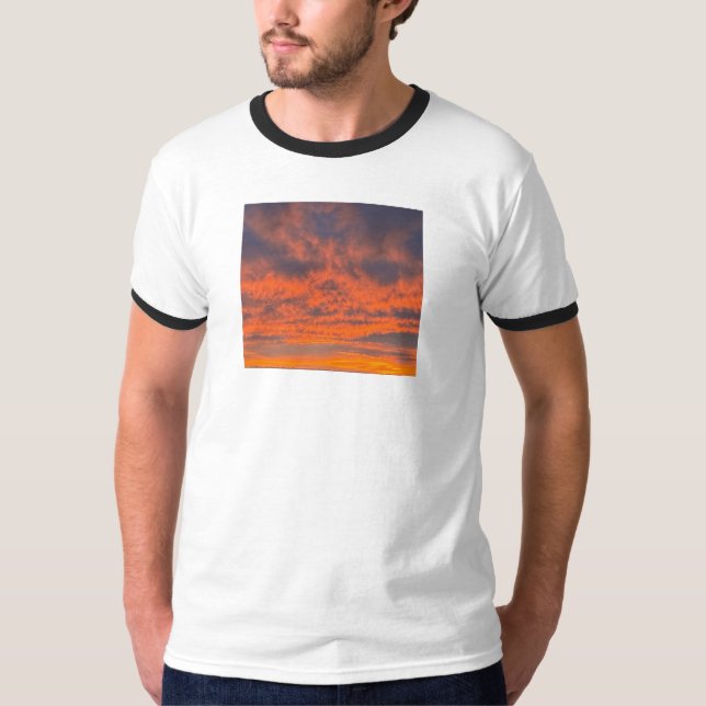Camiseta La puesta de sol en llamas (Anverso)