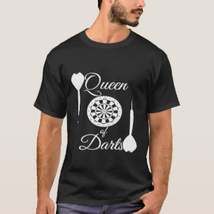 Camiseta La reina de los dardos en el tablero de tiro Dart