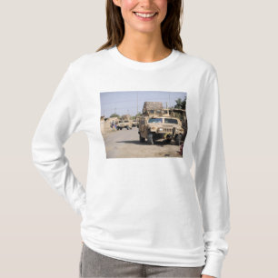 Camiseta La seguridad de Humvee durante una patrulla