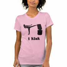 La señora Kickboxer/yo golpea con el pie