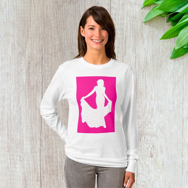 Camiseta La silueta elegante de una mujer en un vestido flo (Subido por el creador)