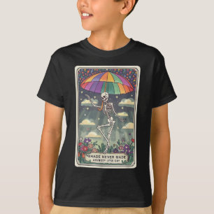 Camiseta La sombra nunca hizo a nadie menos gay Esqueleto T