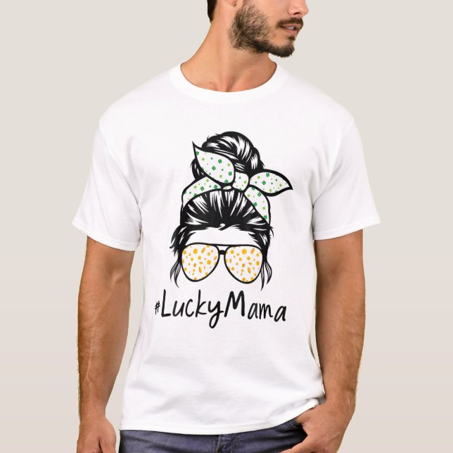 Camiseta La suertuda mamá Messy Bun Graphic Tee St Patrick' (Anverso)