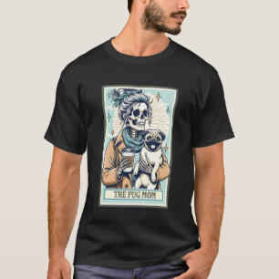 Camiseta La tarjeta de tarot del esqueleto de la mamá Pug,