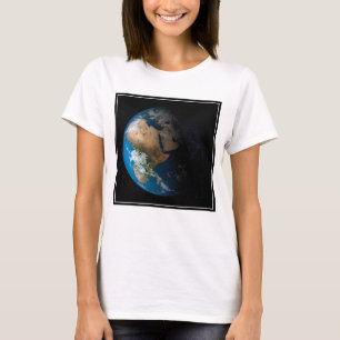 Camiseta La Tierra Llena Mostrando Nubes Simuladas Sobre Áf