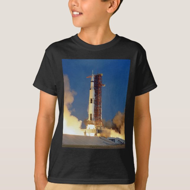 Camiseta La Tierra sacude mientras el Saturno V se desplaza (Anverso)