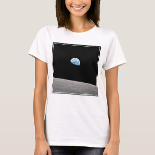 Camiseta La Tierra Se Levanta Sobre El Horizonte Lunar.