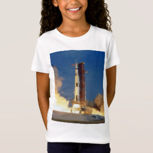 Camiseta La Tierra tiembla cuando el Saturn V ilumina el ci