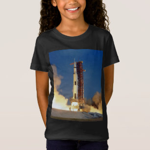 Camiseta La Tierra tiembla cuando el Saturn V ilumina el ci