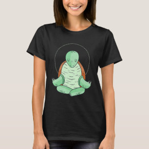Camiseta La tortuga sabia medita sobre el yoga