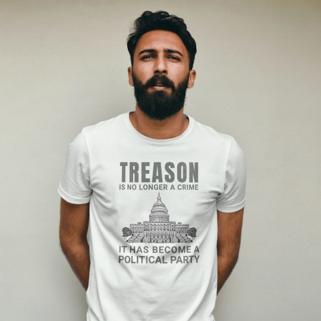 Camiseta La Traición Ya No Es Un Crimen.............. (Treason is no longer a crime. It has become a political party)