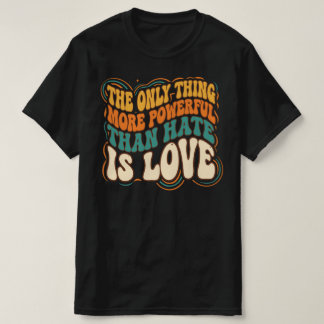 Camiseta La única cosa más poderosa que el odio es el amor