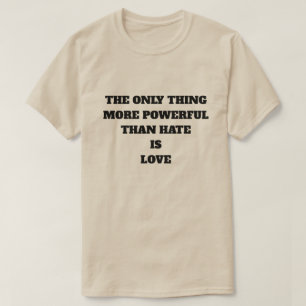 CAMISETA LA ÚNICA COSA MÁS PODEROSA QUE EL ODIO ES EL AMOR