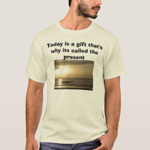 Camiseta La vela de la salida del sol, es hoy un regalo que