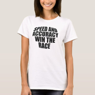 CAMISETA LA VELOCIDAD Y LA PRECISIÓN GANAN LA CARRERA.