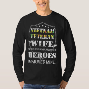 Camiseta La veterana esposa de Vietnam que la mayoría de la