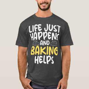Camiseta La vida acaba de ocurrir y el hornear ayuda a coci