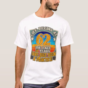 Camiseta La Vida Comienza A Los 62 Años De Funny 62º Cumple