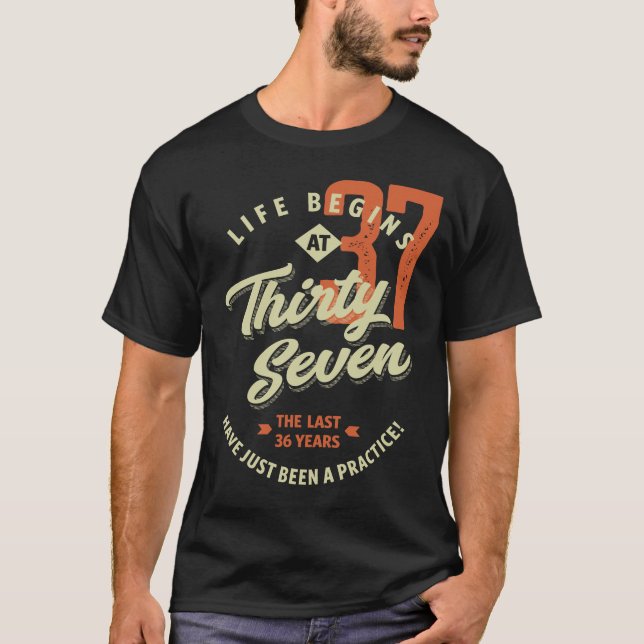 Camiseta La Vida Comienza Con Un Regalo De Cumpleaños De 37 (Anverso)