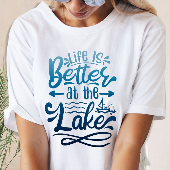 Camiseta La vida de degradado azul es mejor en el lago (Subido por el creador)