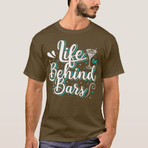 Camiseta La vida de los barman tras las rejas es divertida,