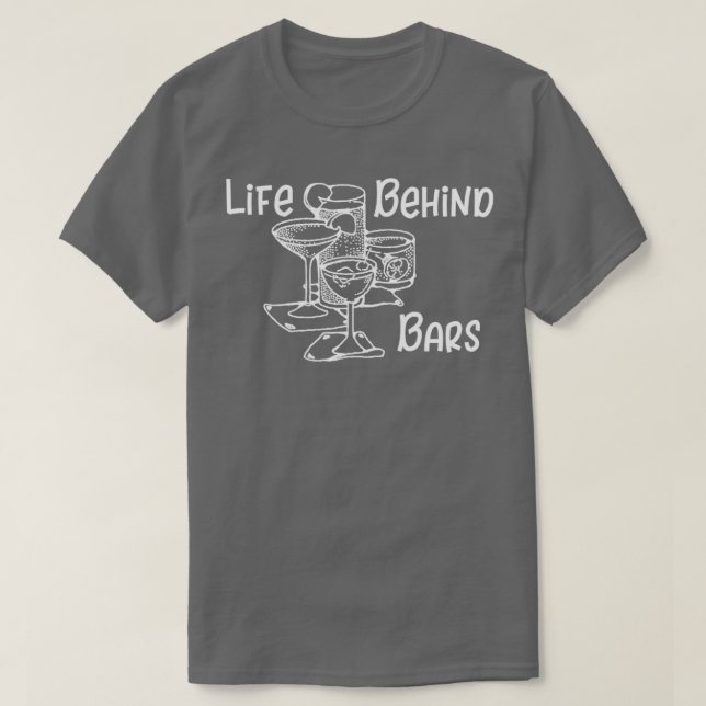 Camiseta La vida de los barman tras las rejas es un regalo  (Diseño del anverso)