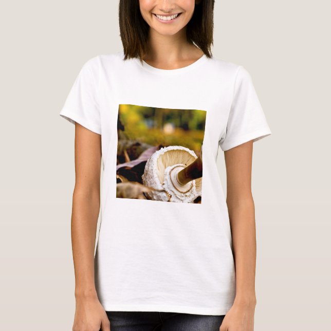 Camiseta ¿La Vida De Los Hongos Todavía Está Donde Está Ali (Anverso)