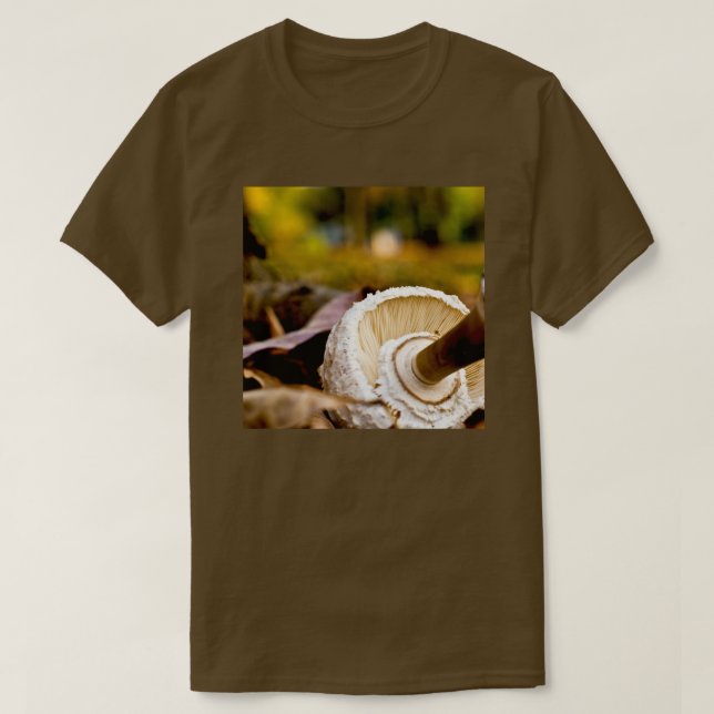 Camiseta ¿La Vida De Los Hongos Todavía Está Donde Está Ali (Diseño del anverso)