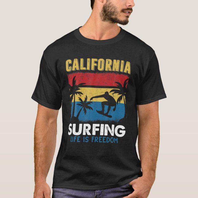 Camiseta La vida de Surfing en California es el verano fami (Anverso)