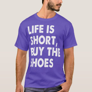 Camiseta La vida es corta comprar los zapatos