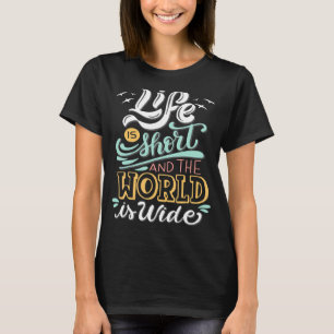 Camiseta LA VIDA ES CORTA Y EL MUNDO DE LOS VIAJES EN Guay
