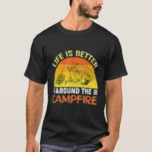 Camiseta La vida es mejor en torno al fuego del campamento 