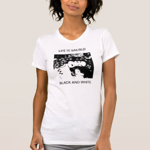 CAMISETA LA VIDA ES NEGRA SAGRADA Y BLANCA