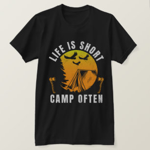 Camiseta La vida es un campamento corto a menudo