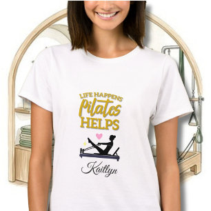 CAMISETA LA VIDA OCURRE PILATES AYUDAN NOMBRE REFORMADOR