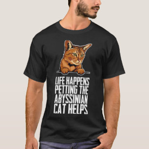 Camiseta La vida sucede al masticar al gato abisino ayuda