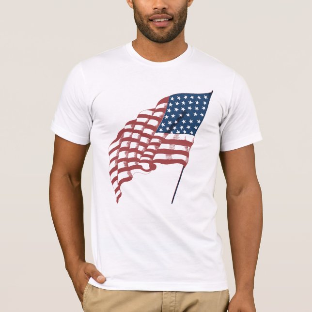 Camiseta La vieja bandera patriotica estadounidense ondeand (Anverso)