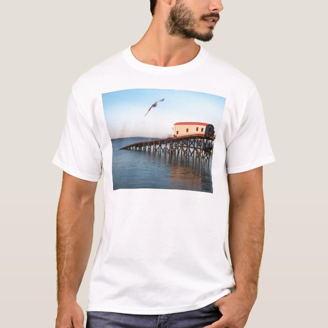Camiseta La vieja estación del bote salvavidas en Tenby (Anverso)