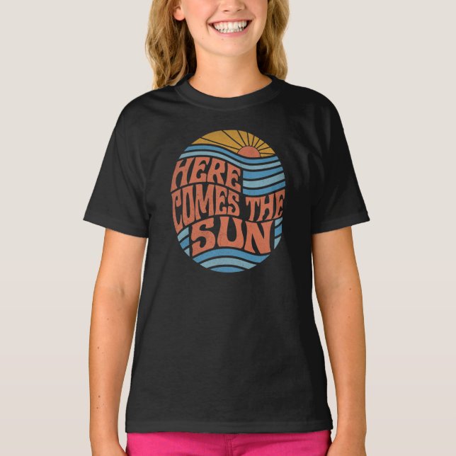 Camiseta La Viñeta Aquí Viene El Sol (Anverso)