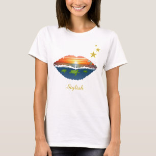 Camiseta Labios de amanecer oceánico elegantes, estrellas y