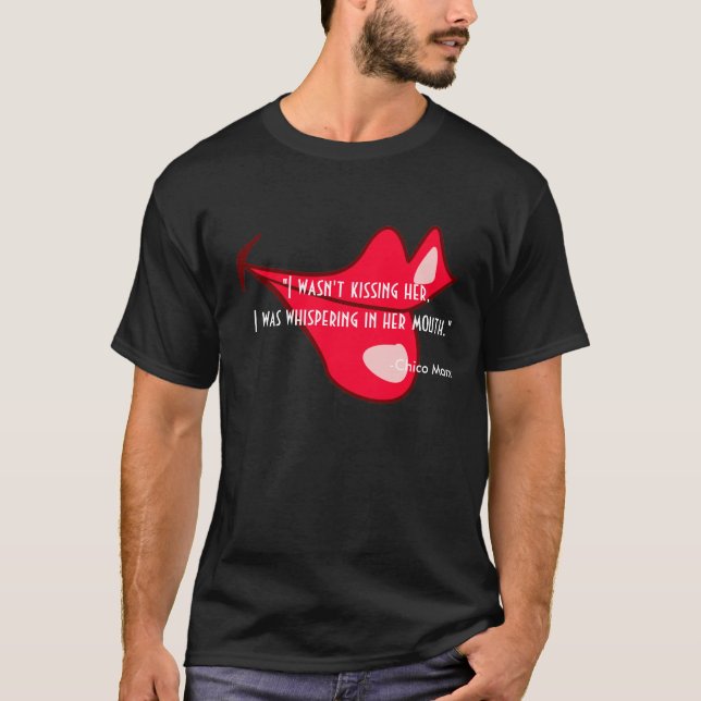 Camiseta LABIOS, "no la besaba, yo susurraba en… (Anverso)