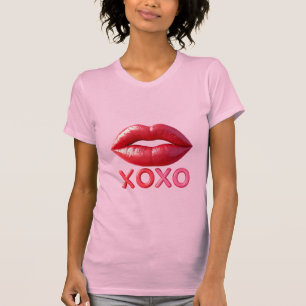 Camiseta Labios Rojos Vibrantes Con Diseño XOXO
