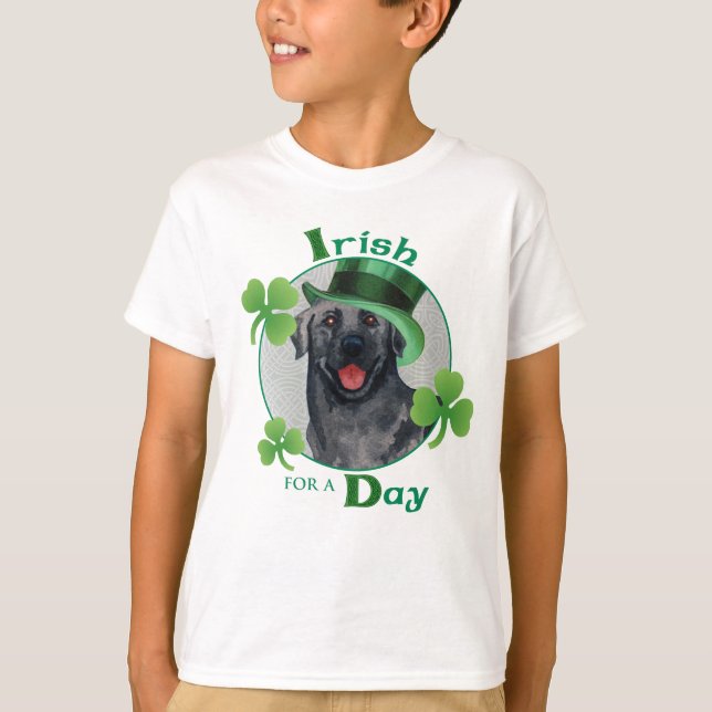 Camiseta Laboratorio negro de St. Patrick's Day (Anverso)